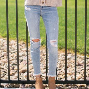 🆕 MEDIUM DISTRESSED FRAY HEM HIGH RISE SKINNY